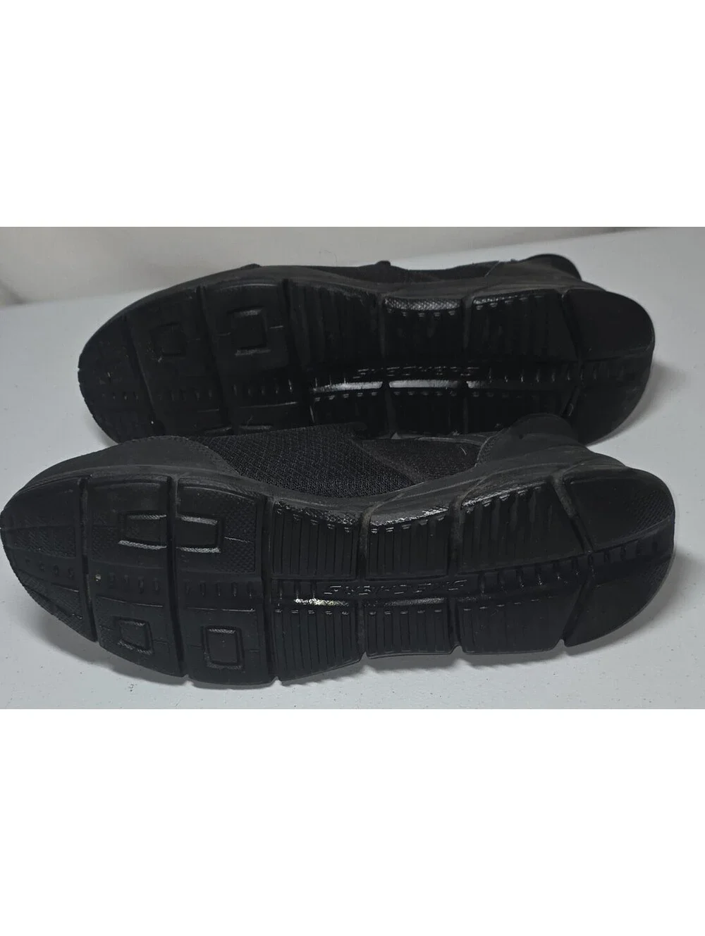 Skechers Swift Fit Black 10.5 Men's Walking Shoe Relaxed Fit